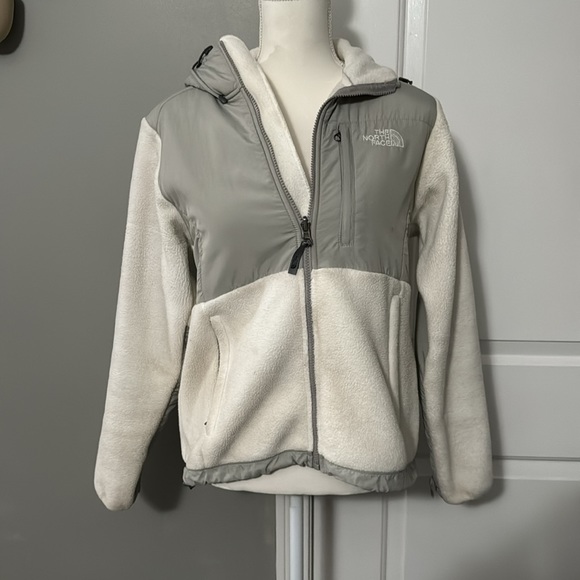 Woman’s white north face jacket. Size small - Picture 1 of 7
